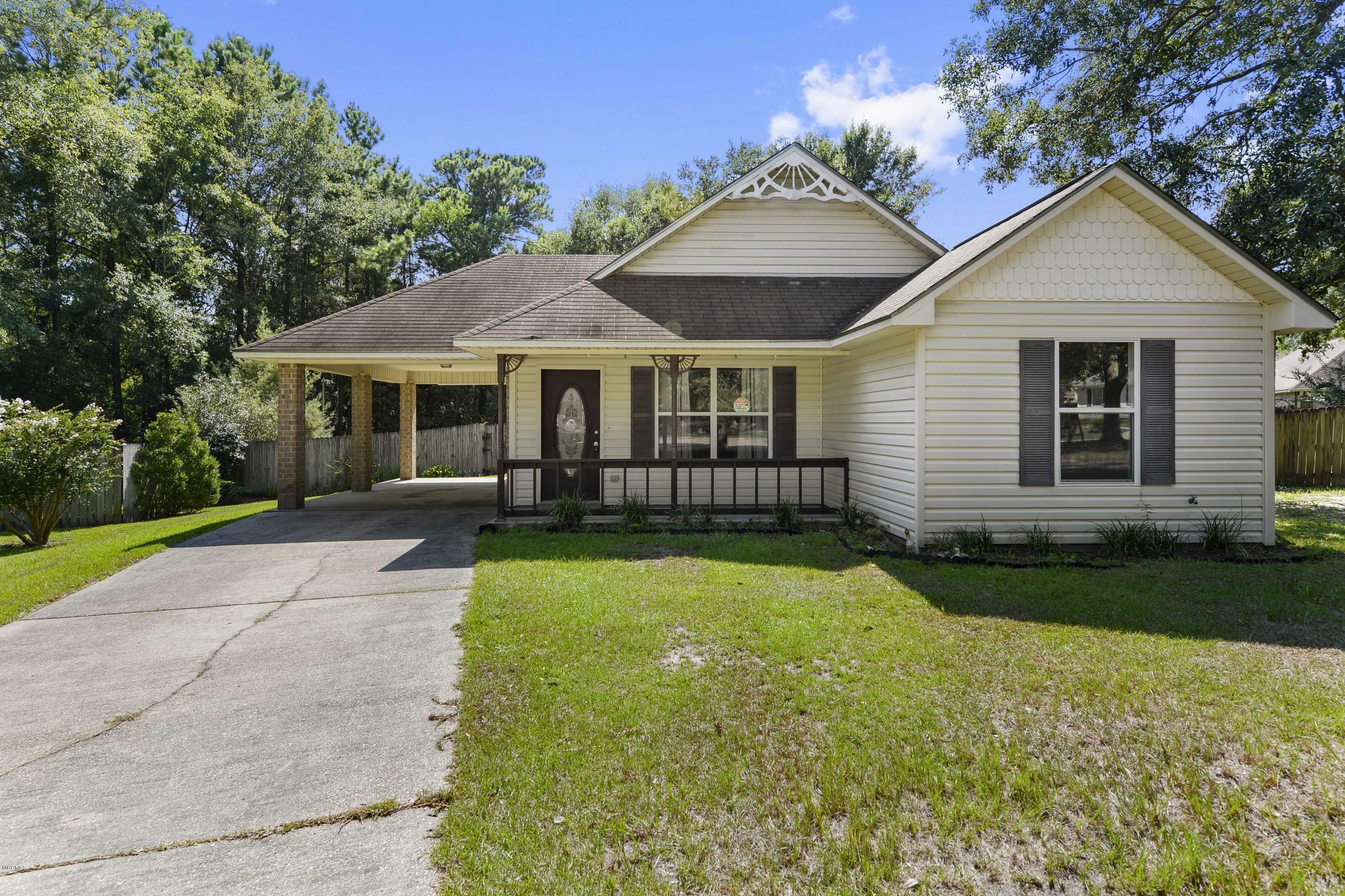 Property Photo:  7505 W Oak Circle  MS 39564 