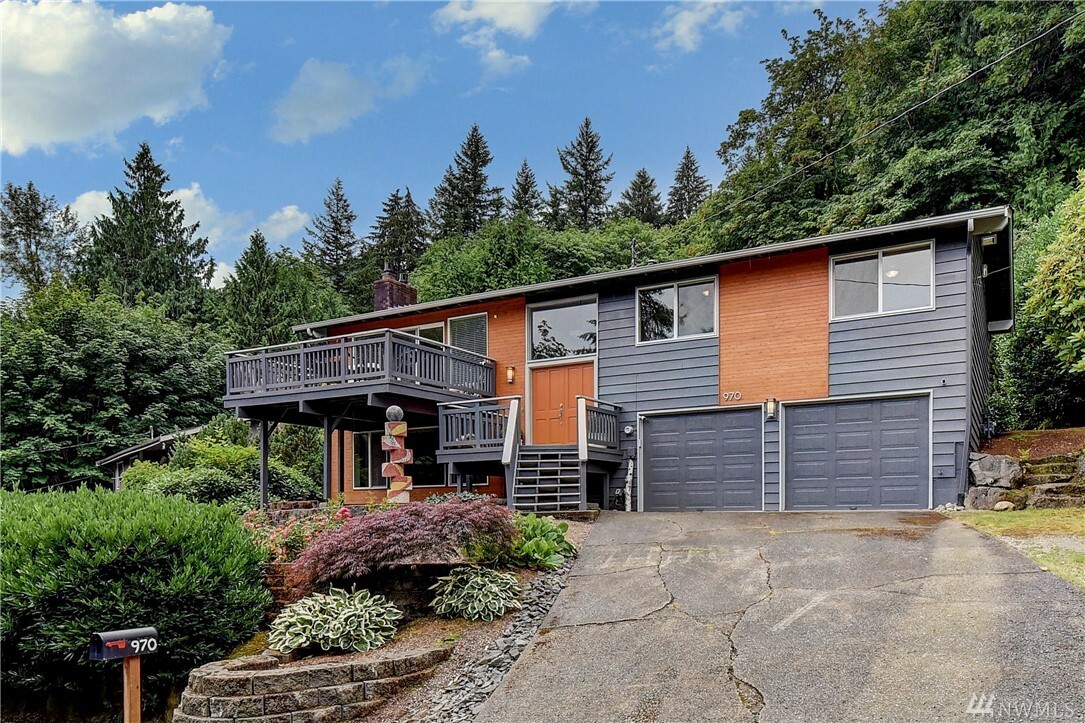 Property Photo:  970 Wildwood Blvd SW  WA 98027 