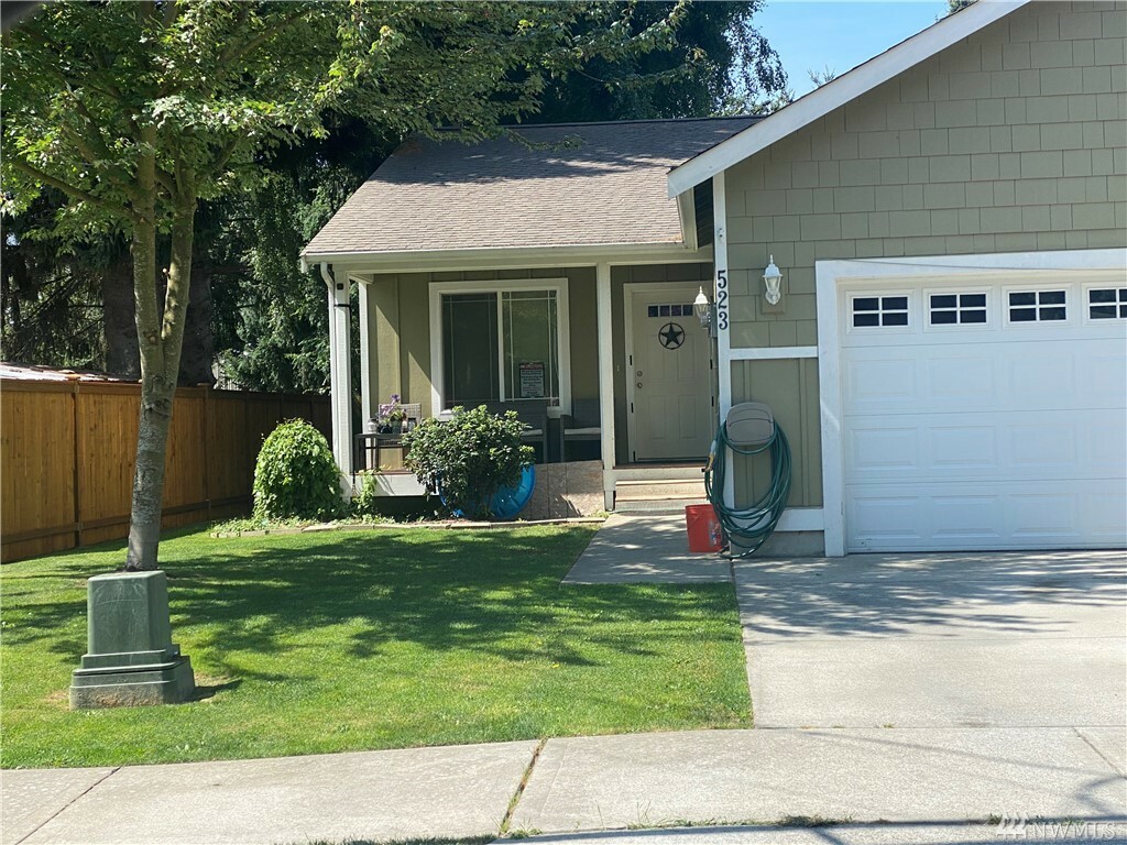 Property Photo:  523 525 N Oak St  WA 98233 