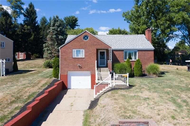 Property Photo: 26 Greenview Dr PA 15136