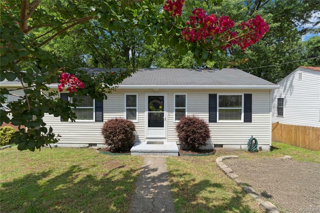 Property Photo:  128 N Elm Avenue  VA 23075 