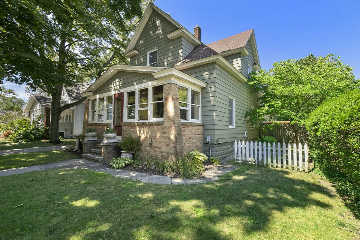 Property Photo: 113 W Central Avenue MI 49464