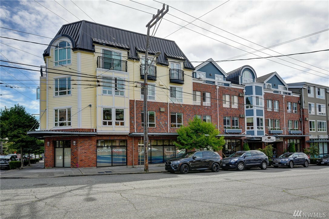 Property Photo:  812 5th Ave N 210  WA 98109 