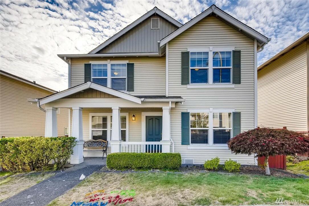 Property Photo:  223 Ferndale Ave NE  WA 98056 