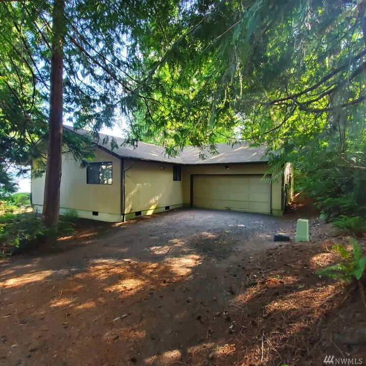 Property Photo:  392 E Pointes Dr E  WA 98584 