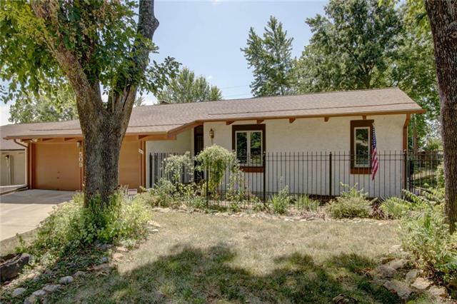 Property Photo: 509 Woodbridge Lane MO 64145