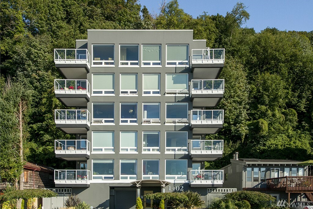 Property Photo:  1402 Alki Ave SW 301  WA 98116 