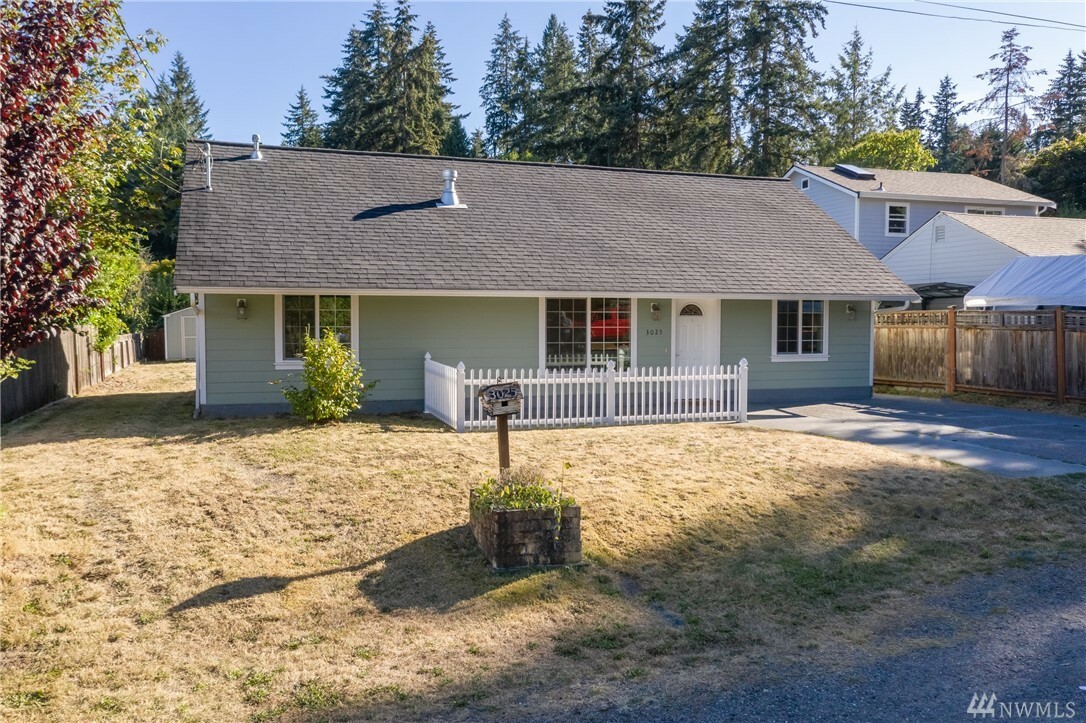 Property Photo:  3025 NE 190th St  WA 98155 