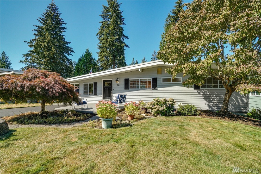 Property Photo: 1211 147th Ave SE WA 98007