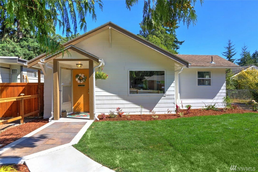 Property Photo: 12042 Hiram Place NE WA 98125