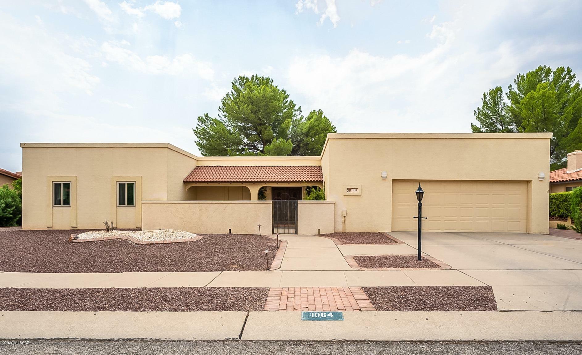 Property Photo:  1064 N Paseo Iris  AZ 85614 