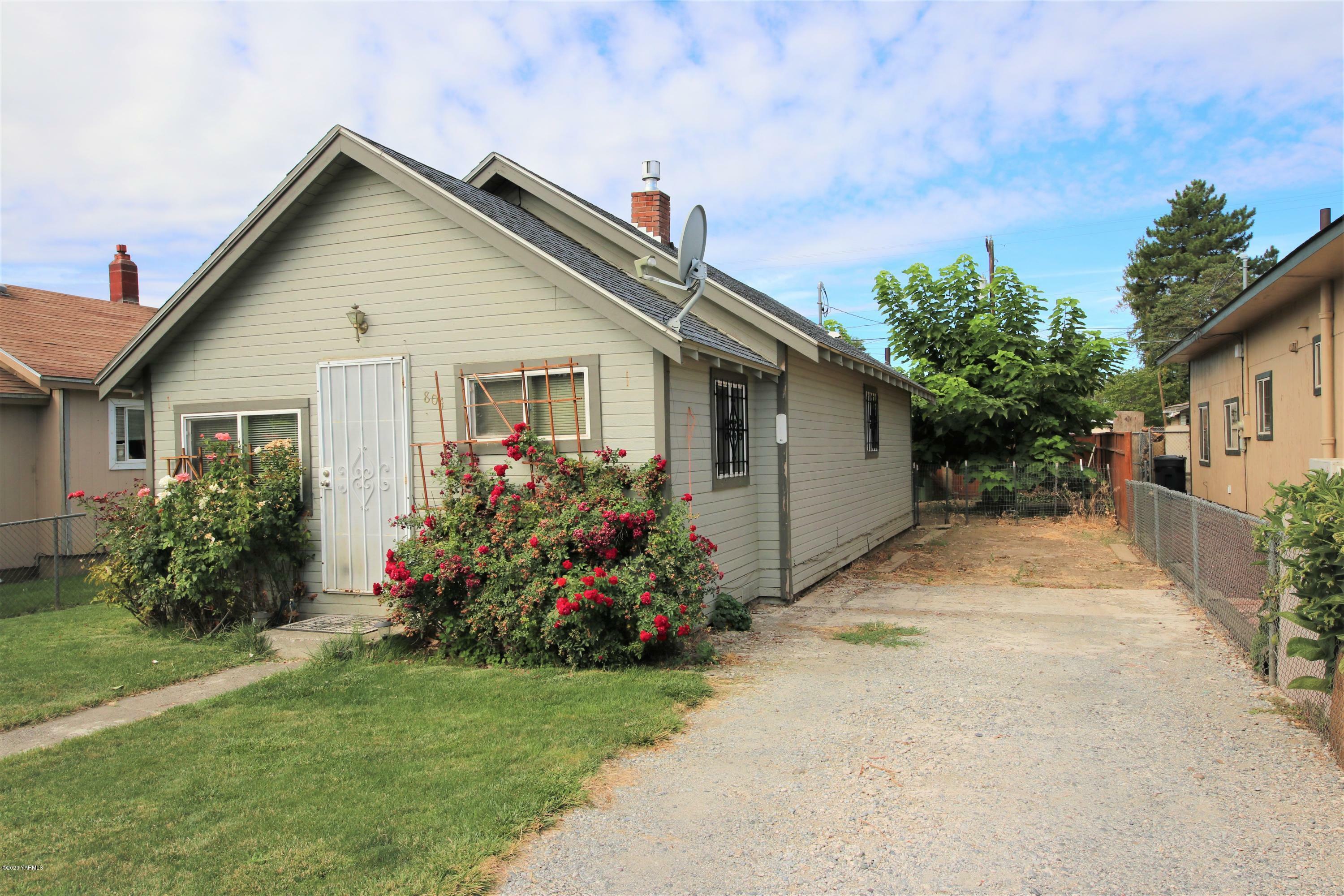 Property Photo:  804 S Wapato Ave  WA 98951 