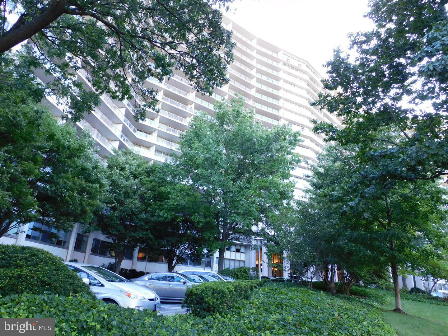 Property Photo:  2401 Pennsylvania Avenue 18C50  PA 19130 