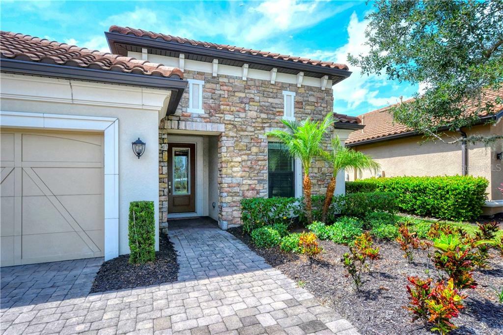 Property Photo:  2525 Vaccaro Drive  FL 34231 