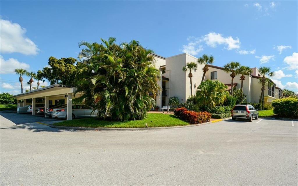 Property Photo: 2039 Gulf Of Mexico Drive G3-208 FL 34228