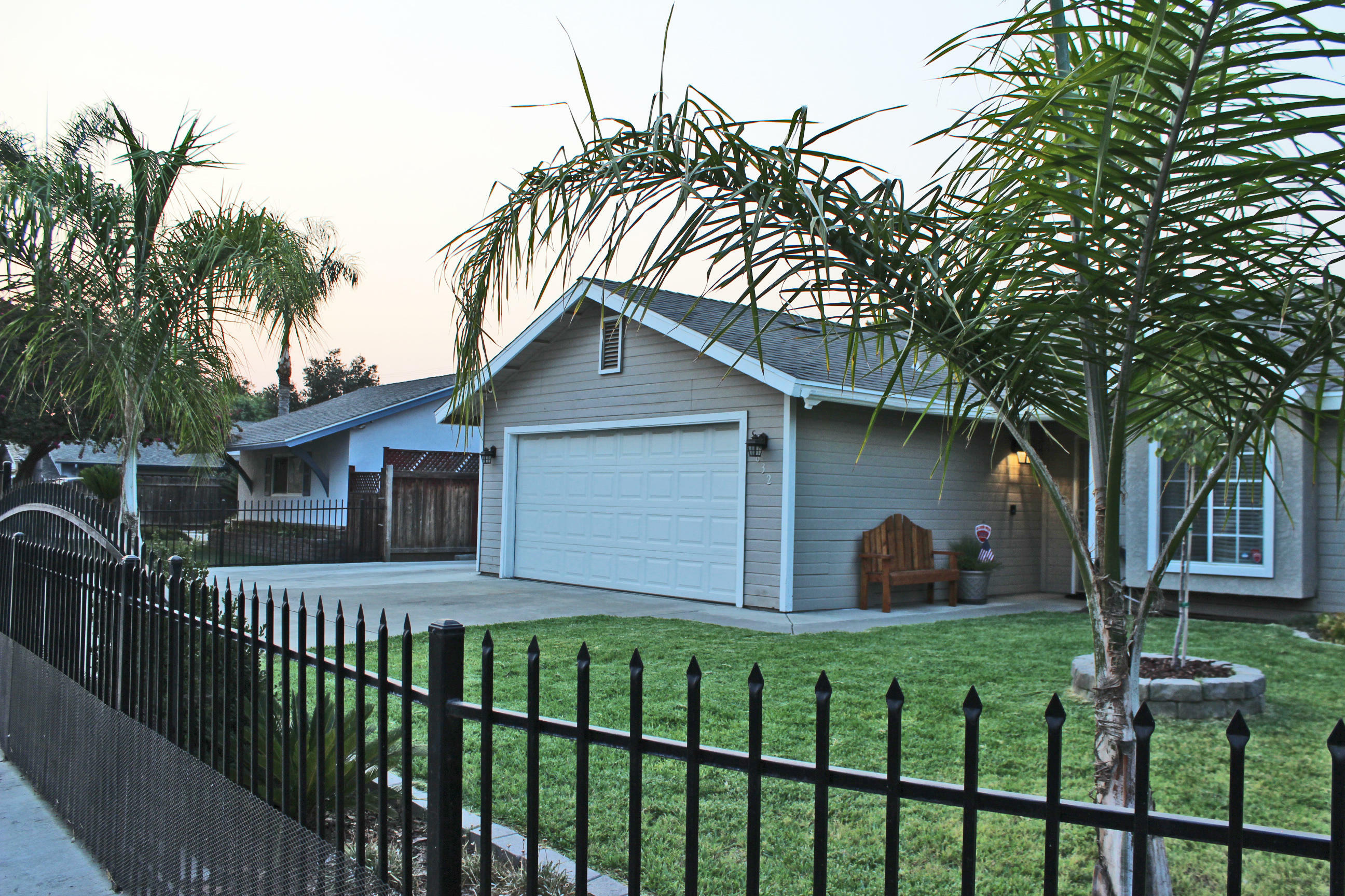 832 E Myrtle Avenue  Visalia CA 93292 photo