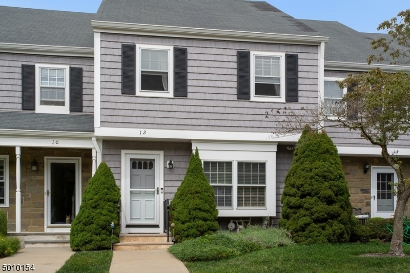 Property Photo:  12 Hampshire Dr  NJ 07945 