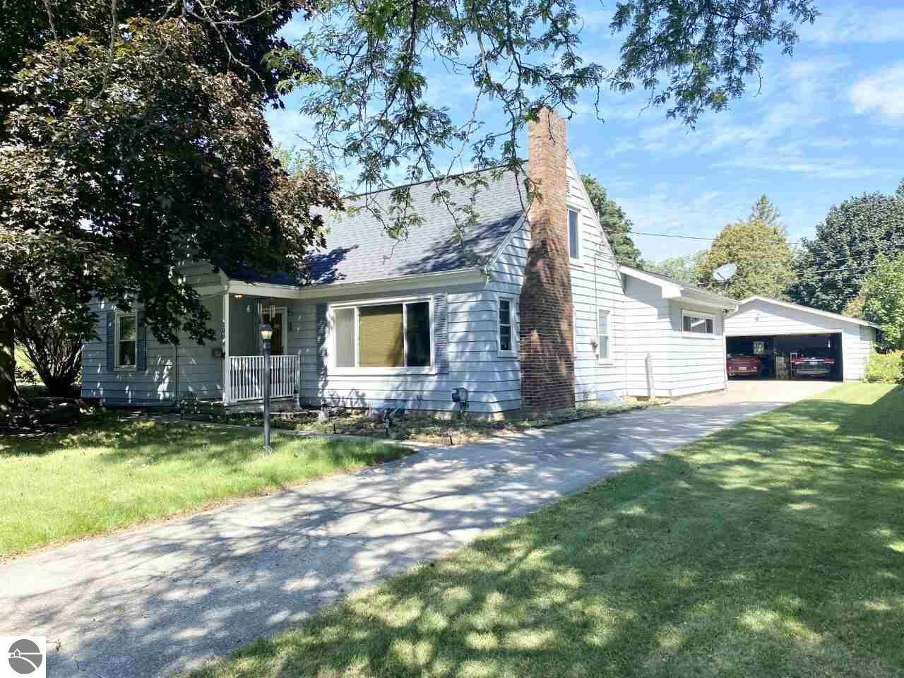 Property Photo:  1004 Falkirk Street  MI 48801 