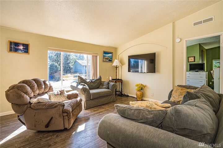 Property Photo: 521 6th Ave NW WA 98532