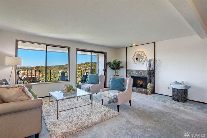 Property Photo:  317  Kennebeck Avenue S 304  WA 98030 