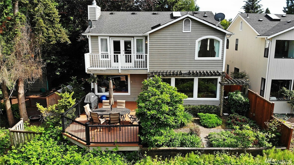 Property Photo: 6609 Beveridge Place SW WA 98136