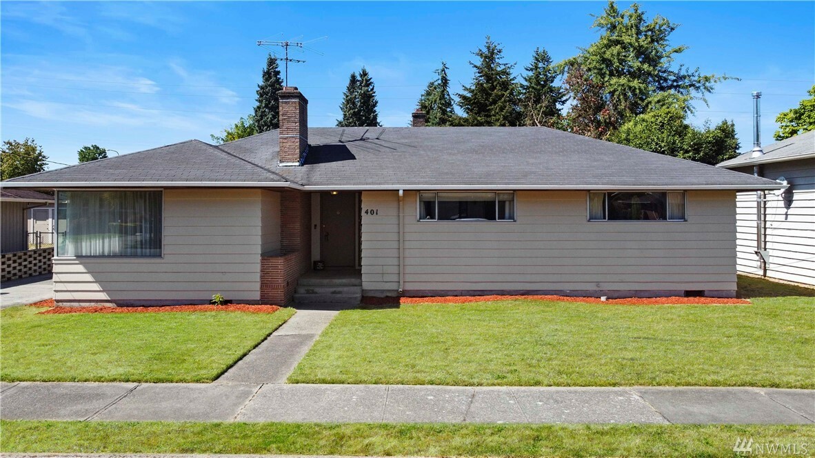 Property Photo:  401 N St NE  WA 98002 