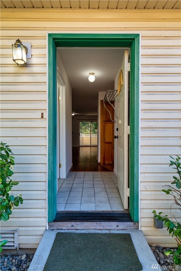 Property Photo: 833 SW Sunset Blvd D21 WA 98057