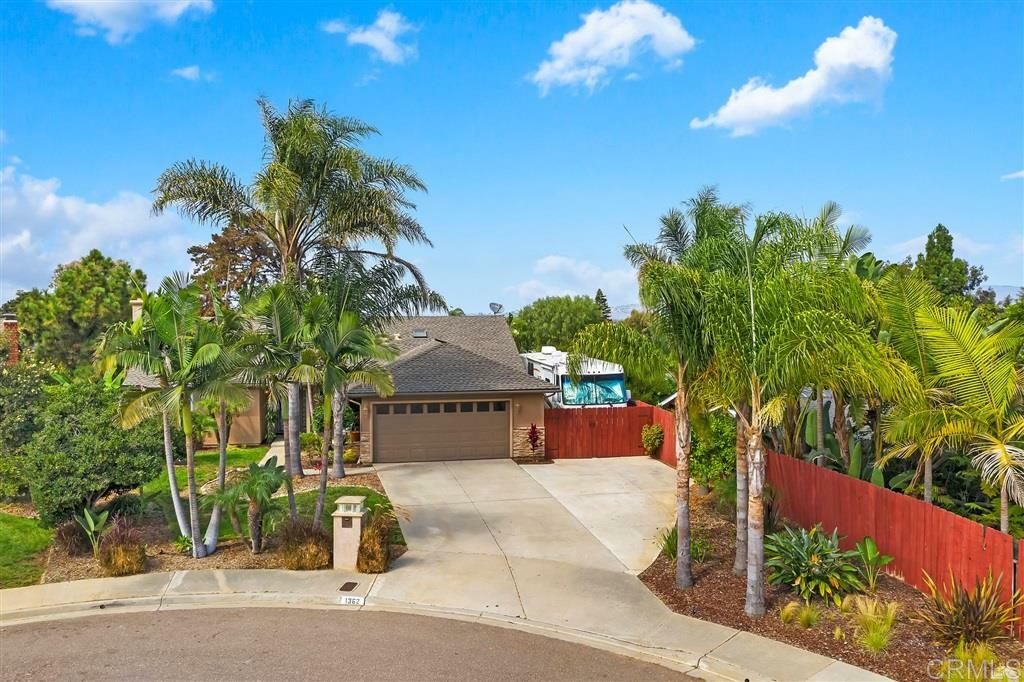 Property Photo: 1362 Cherrytree Ct CA 92024