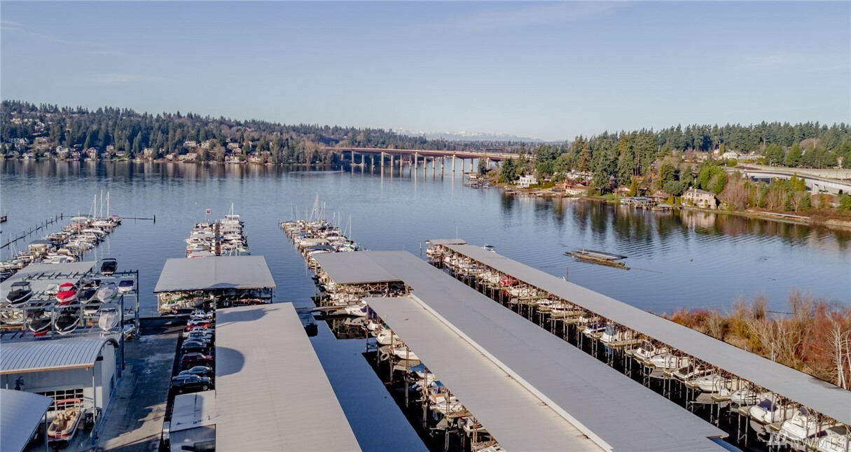 Property Photo:  3911 Lake Washington Blvd SE C96  WA 98006 