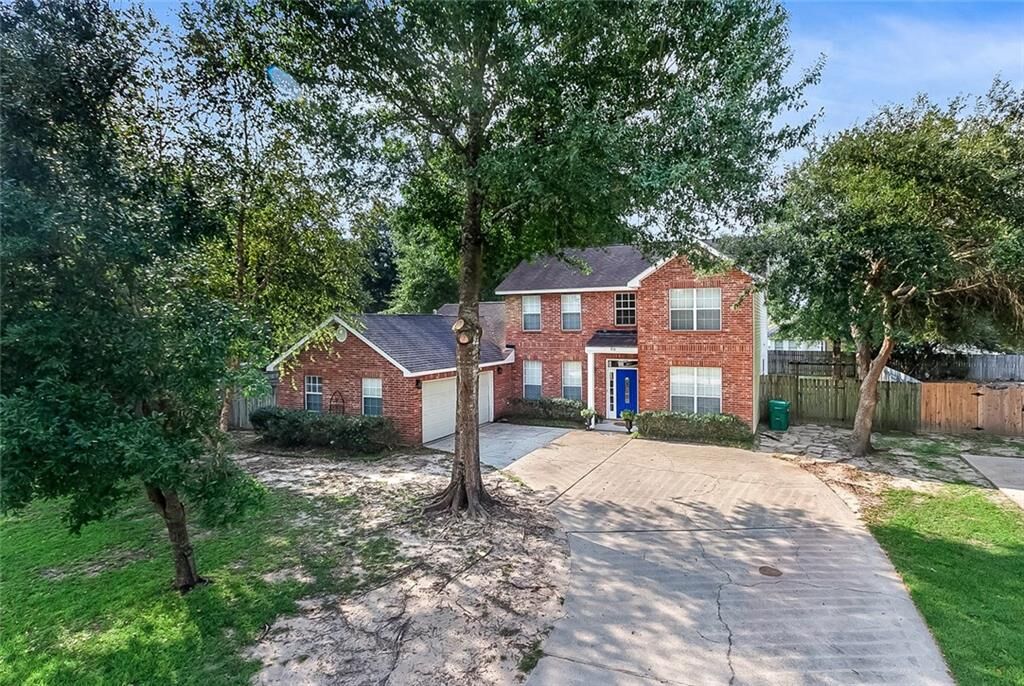 Property Photo:  916 Sassafras Drive  LA 70458 