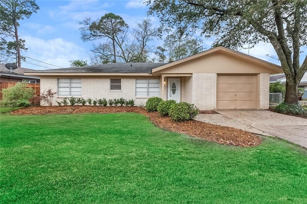 Property Photo:  1579 Broadmoor Drive  LA 70458 