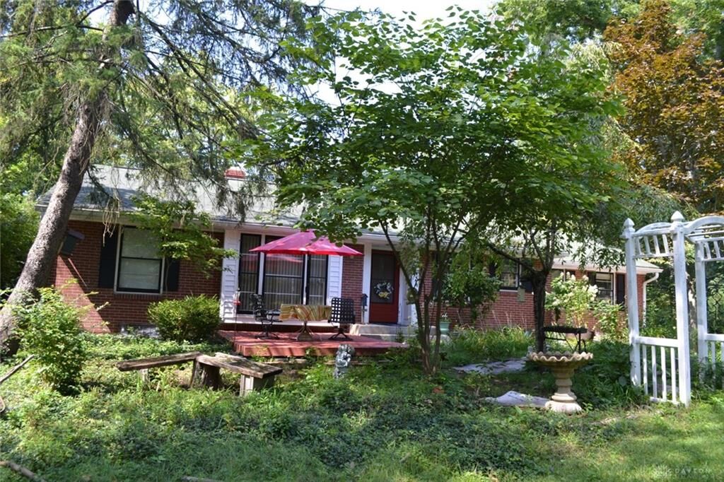 Property Photo: 2723 N Limestone Street OH 45503