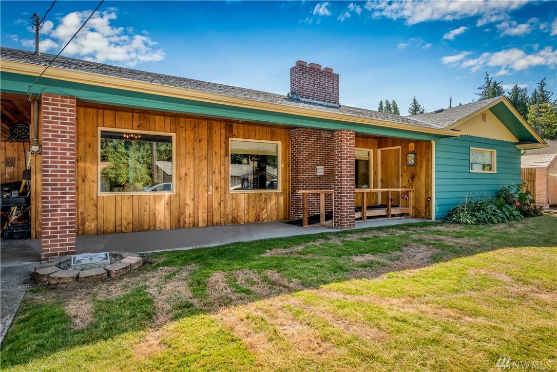 Property Photo:  21718 Sterling Dr  WA 98284 