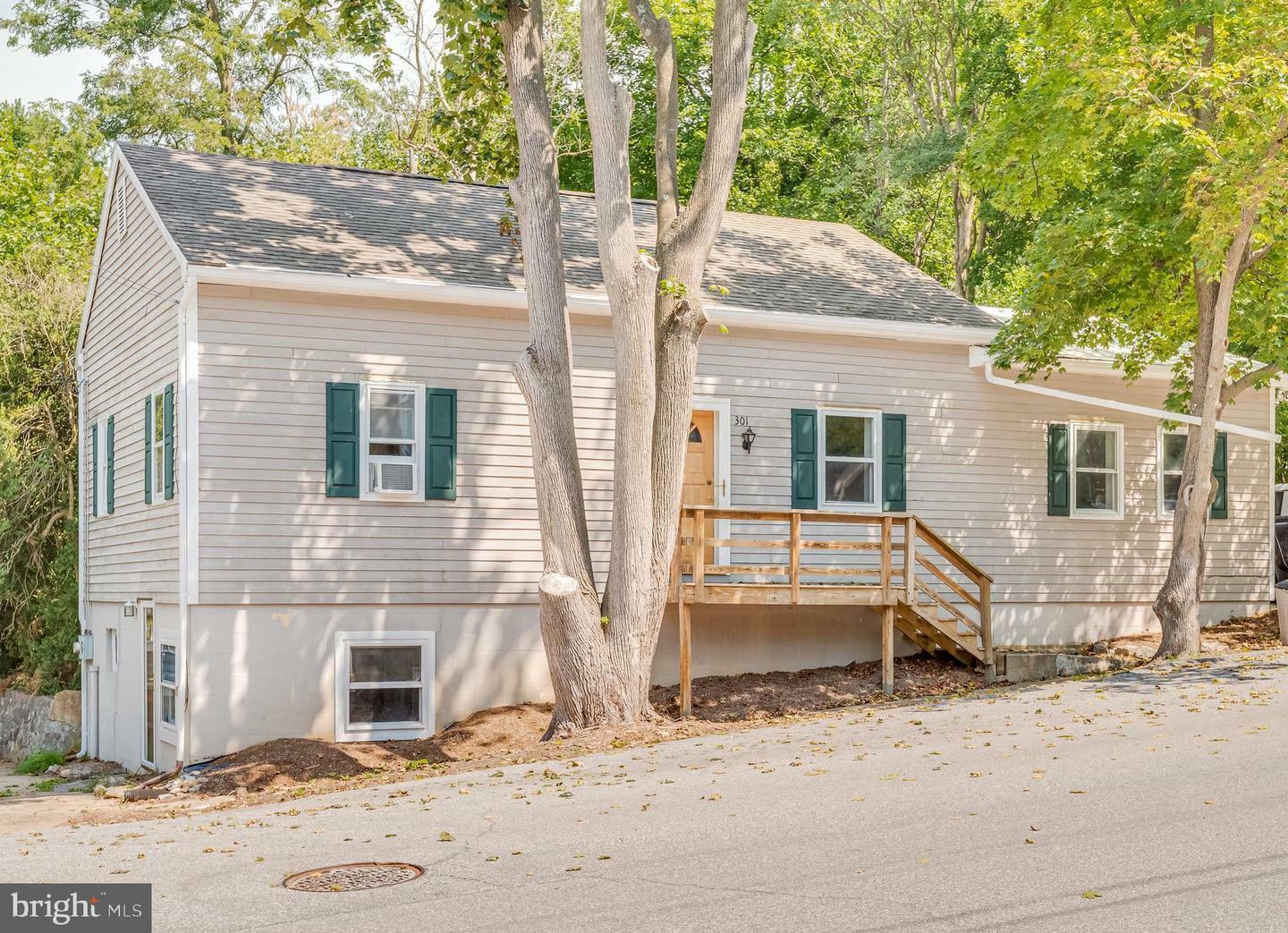 Property Photo:  301 E High Street  WV 25443 