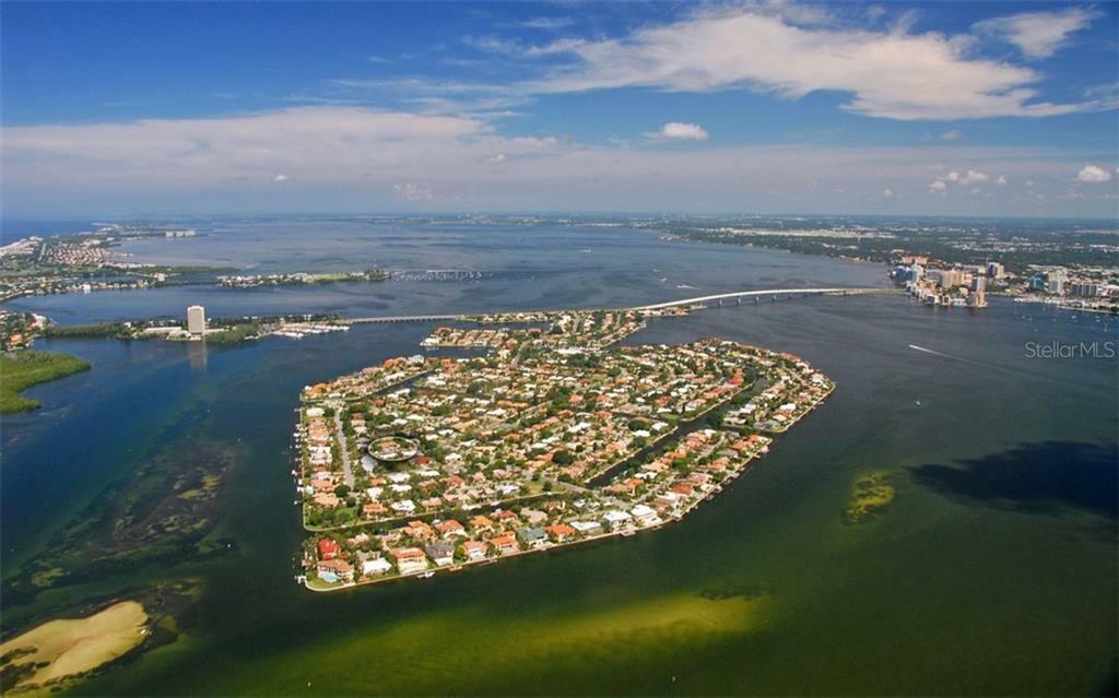 Property Photo:  568 Bird Key Drive  FL 34236 