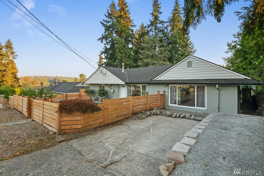 Property Photo:  4906 238th Place SW  WA 98043 