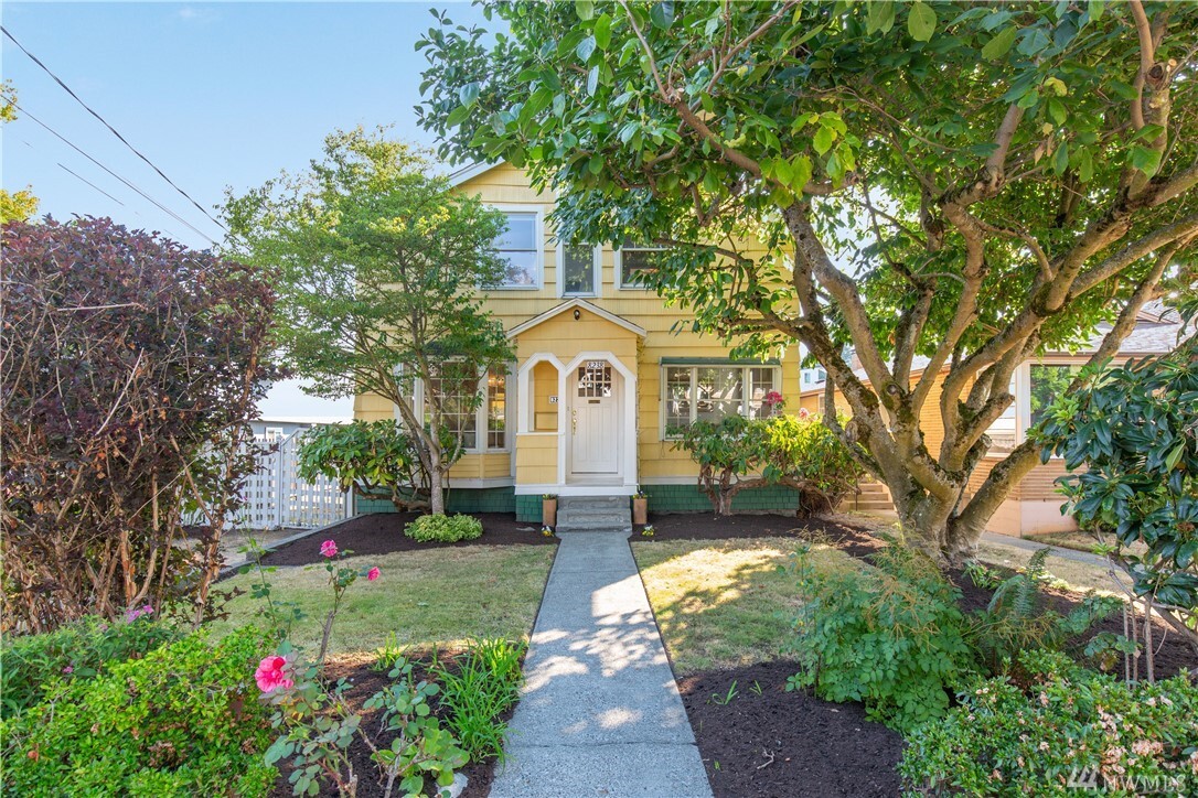 Property Photo:  8238  Ashworth Avenue N  WA 98103 