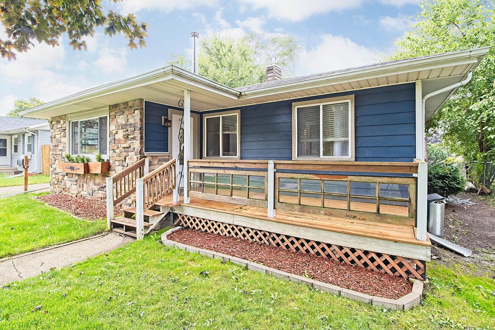 Property Photo: 1612 New St WI 53182