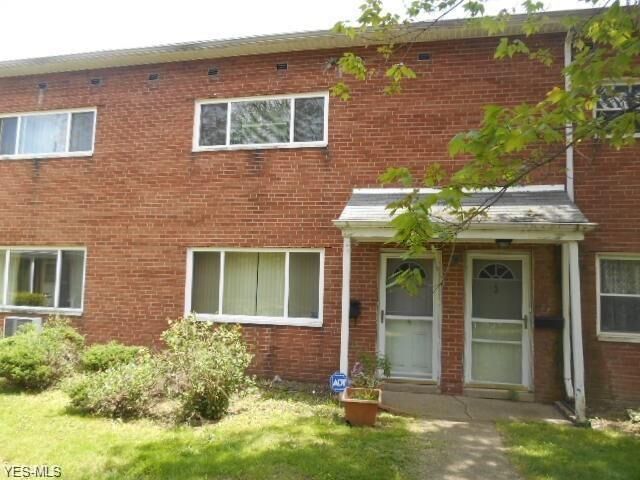 Property Photo:  23673 Banbury # 4 Circle O  OH 44128 