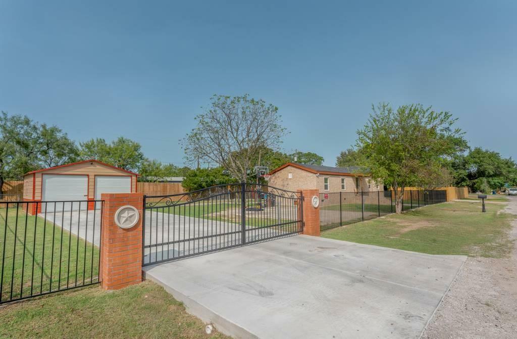 Property Photo:  3518 Cherokee Trail  TX 76048 