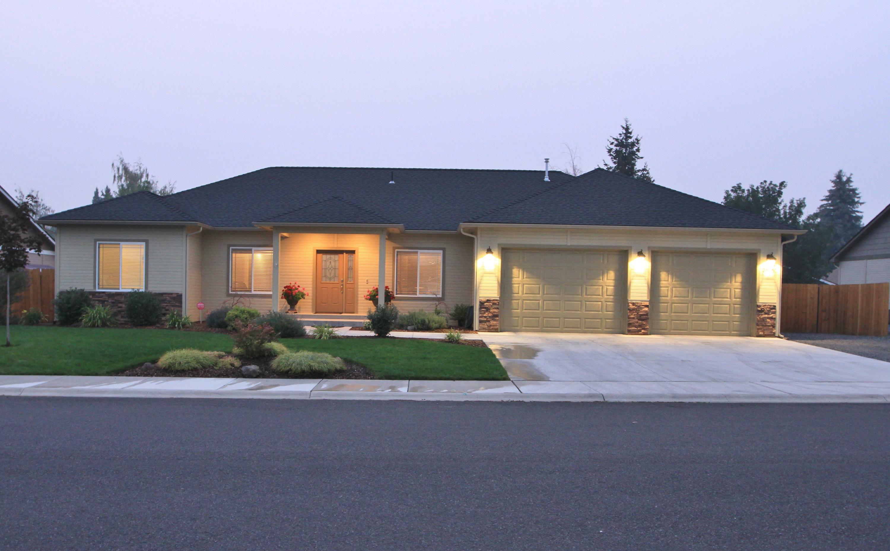 Property Photo:  3836 Valinda Way  OR 97603 