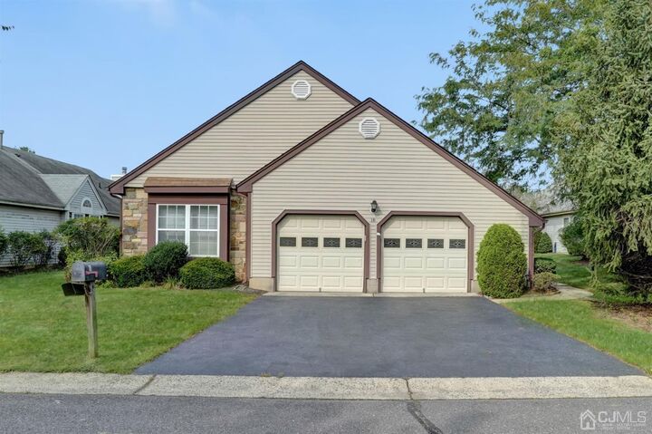 16 Abraham Lincoln Court  Monroe NJ 08831 photo