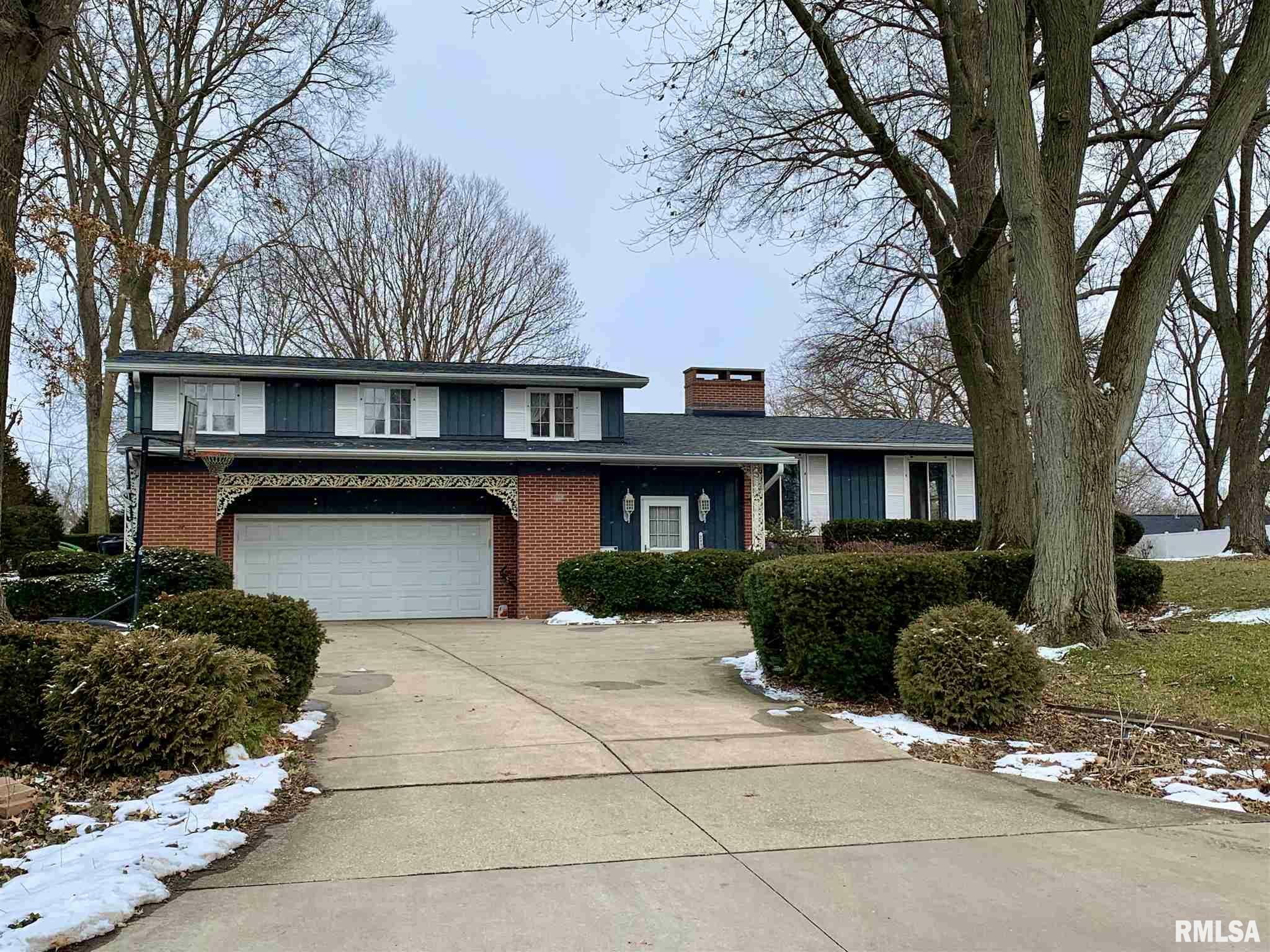 Property Photo: 213 S Division IL 61448