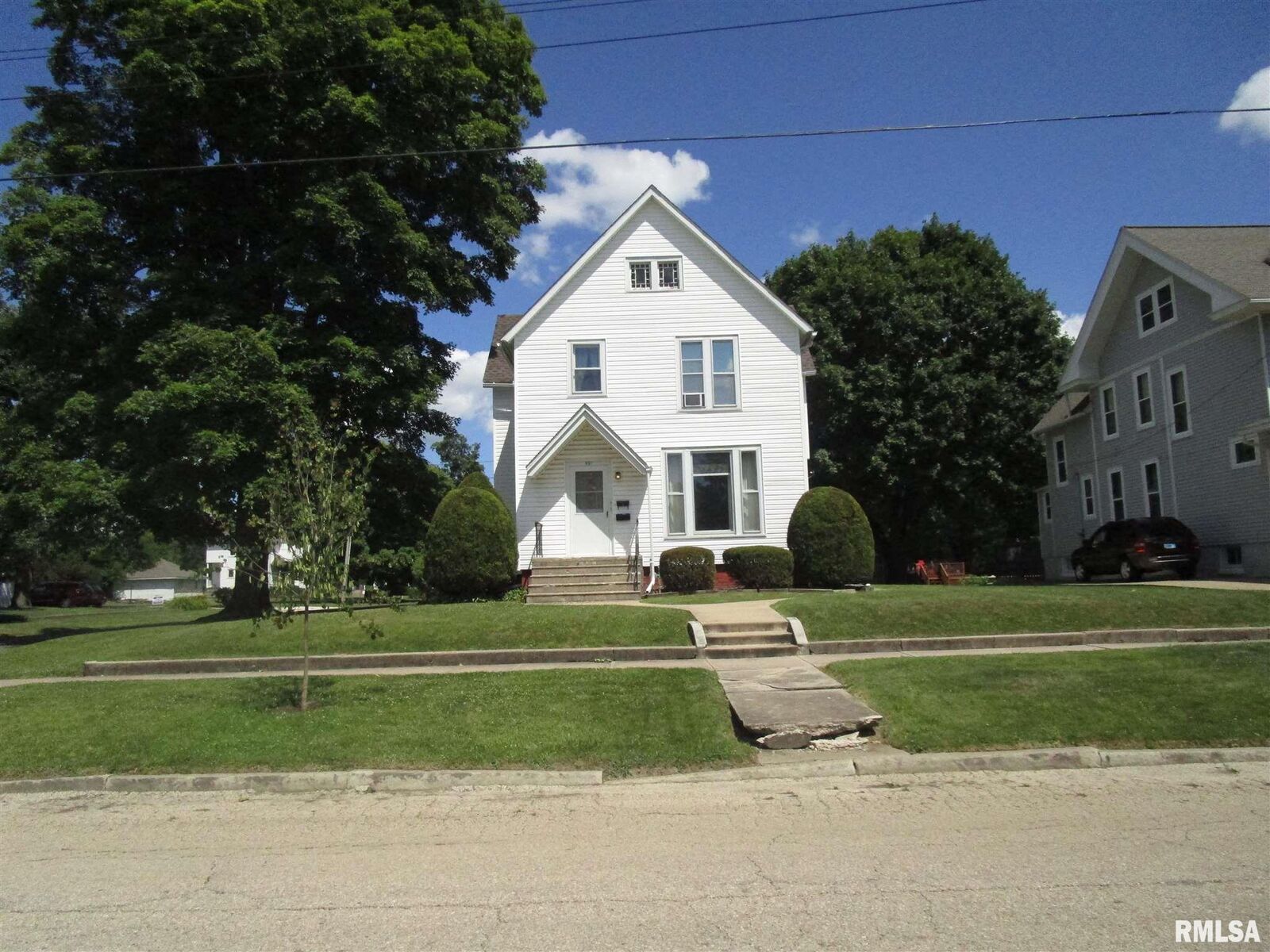 Property Photo: 837 Bateman IL 61401