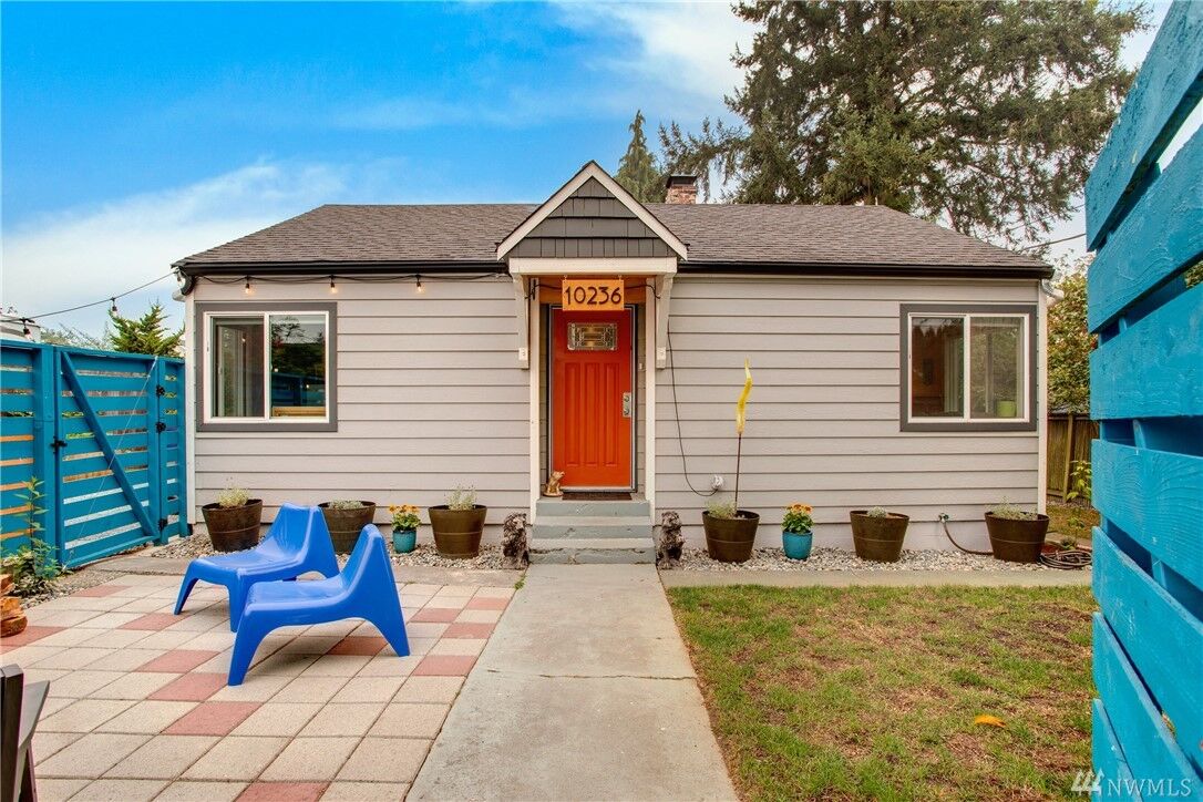 Property Photo:  10236  36th Avenue SW  WA 98146 