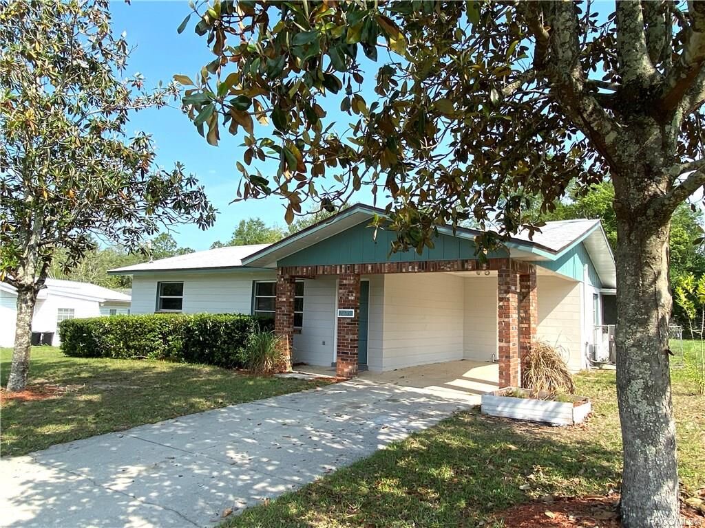 Property Photo: 21695 SW Raintree Street FL 34431
