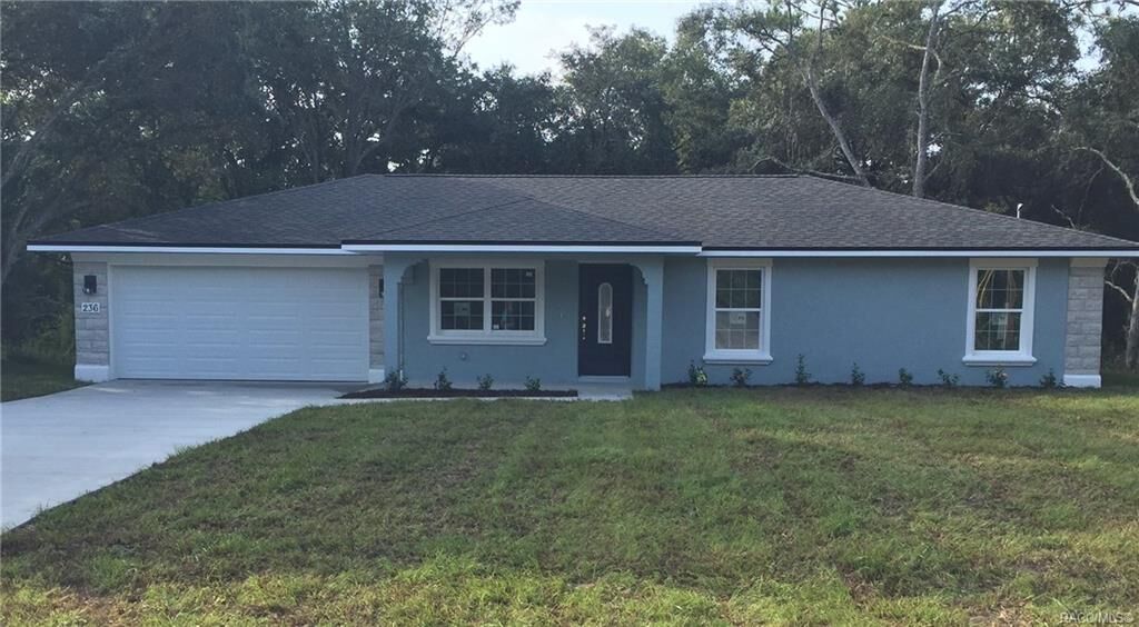Property Photo: 236 W Bolero Place FL 34434