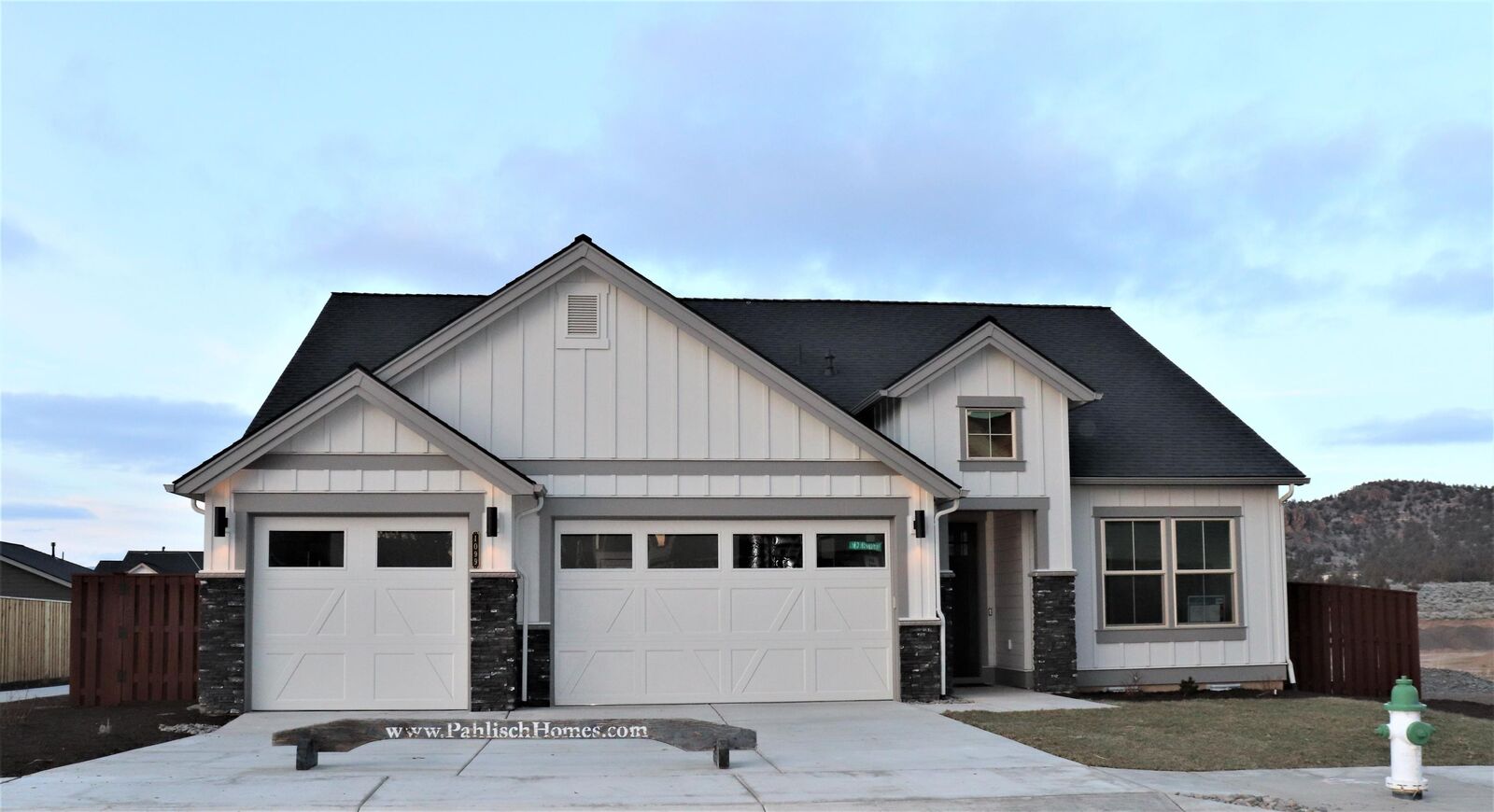 Property Photo:  1099-Op180 NE Hudspeth Circle  OR 97754 