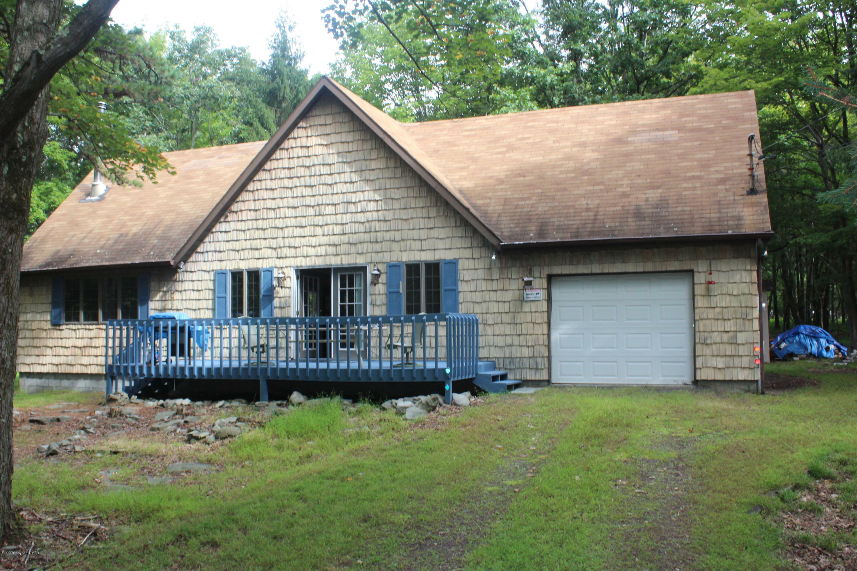 Property Photo:  213 Mountain Top Circle  PA 18324 