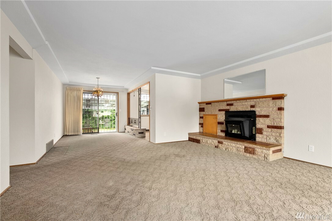 Property Photo: 414 E 83rd St WA 98404
